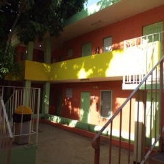 Отель Tropical Court Inn балкон