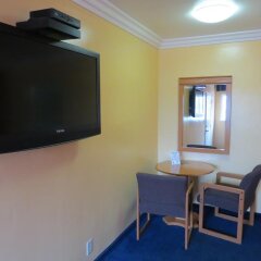 Отель Friendship Motor Inn США, Лос-Анджелес - отзывы, цены и фото номеров - забронировать отель Friendship Motor Inn онлайн удобства в номере