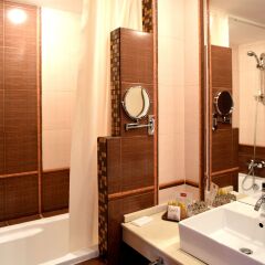 Отель Grifid Hotel Bolero & AquaPark Болгария, Золотые пески - отзывы, цены и фото номеров - забронировать отель Grifid Hotel Bolero & AquaPark онлайн ванная