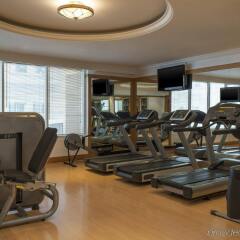Отель Four Points by Sheraton Bur Dubai ОАЭ, Дубай - 1 отзыв об отеле, цены и фото номеров - забронировать отель Four Points by Sheraton Bur Dubai онлайн фитнесс-зал фото 2