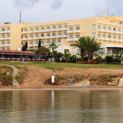 Отель Atlantica Sea Breeze Кипр, Протарас - отзывы, цены и фото номеров - забронировать отель Atlantica Sea Breeze онлайн приотельная территория