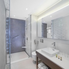 Отель Hyatt Place Dubai, Wasl District Дубай ванная фото 2