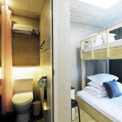 Отель Stay 7 - Hostel (formerly K-Guesthouse Myeongdong 3) Южная Корея, Сеул - 1 отзыв об отеле, цены и фото номеров - забронировать отель Stay 7 - Hostel (formerly K-Guesthouse Myeongdong 3) онлайн балкон