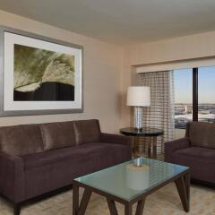 Отель Hilton Los Angeles Airport США, Лос-Анджелес - 10 отзывов об отеле, цены и фото номеров - забронировать отель Hilton Los Angeles Airport онлайн комната для гостей фото 4