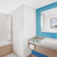 Отель Jurys Inn Brighton Waterfront Великобритания, Брайтон - отзывы, цены и фото номеров - забронировать отель Jurys Inn Brighton Waterfront онлайн ванная фото 2