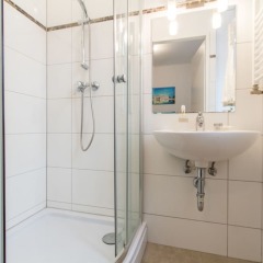 Апартаменты CheckVienna – Apartment Kroellgasse ванная фото 6
