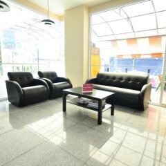 Отель ZEN Rooms Buddy Place интерьер отеля