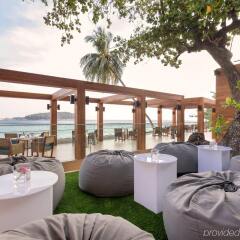 Отель The Nai Harn Phuket питание