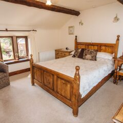 Отель Hen Cloud Cottage комната для гостей