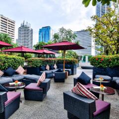 Отель Park Plaza Bangkok Soi 18 бассейн