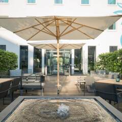 Отель Motel One Hamburg Airport Германия, Гамбург - 1 отзыв об отеле, цены и фото номеров - забронировать отель Motel One Hamburg Airport онлайн бассейн