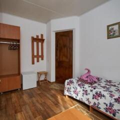 Гостиница Guest House Na Oktyabrskoy 33 в Тамани отзывы, цены и фото номеров - забронировать гостиницу Guest House Na Oktyabrskoy 33 онлайн Тамань комната для гостей фото 2