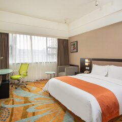 Отель Holiday Inn Express Chengdu Wuhou комната для гостей фото 2