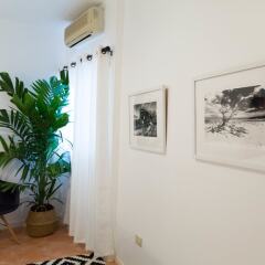 Отель Renovated Apt.Walk to Marley Museum интерьер отеля фото 2