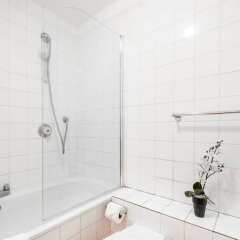 Отель 5 Bedroom House in Clerkenwell Лондон ванная