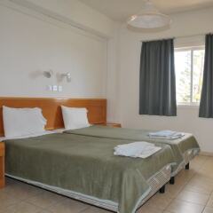 DebbieXenia Hotel Apartments комната для гостей фото 10