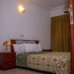 Residence Emmanuella in Abidjan, Cote d'Ivoire from 107$, photos, reviews - zenhotels.com guestroom