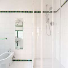 Отель Downtown Apt Quiet with Terrace and Lift ванная