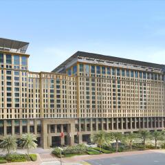 Отель The Ritz-Carlton, Dubai International Financial Centre ОАЭ, Дубай - 8 отзывов об отеле, цены и фото номеров - забронировать отель The Ritz-Carlton, Dubai International Financial Centre онлайн парковка