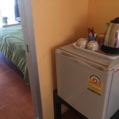 Отель Insook Ko Larn Guesthouse удобства в номере