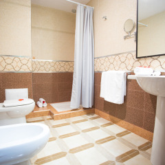 Hotel Les Ambassadeurs ванная