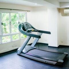 Апартаменты Laidback Place Apartment Бангкок фитнесс-зал