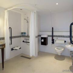 Отель Hampton by Hilton Liverpool City Center Великобритания, Ливерпуль - отзывы, цены и фото номеров - забронировать отель Hampton by Hilton Liverpool City Center онлайн ванная фото 2