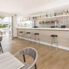 Отель Globales Apartamentos Lord Nelson Эс-Мигхорн-Гран гостиничный бар