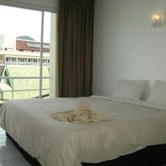 Отель B & B Patong Beach House комната для гостей фото 3