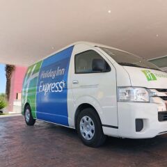 Отель Holiday Inn Express Guadalajara Aeropuerto городской автобус