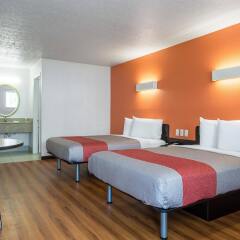 Отель Motel 6 Columbus OSU США, Колумбус - отзывы, цены и фото номеров - забронировать отель Motel 6 Columbus OSU онлайн комната для гостей фото 4