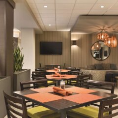 Отель Embassy Suites Bloomington Блумингтон фото 5