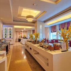 Отель Radisson Hyderabad Hitec City гостиничный бар