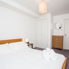 Отель Charming Peaceful 2 Bed with Parking and Garden Великобритания, Лондон - отзывы, цены и фото номеров - забронировать отель Charming Peaceful 2 Bed with Parking and Garden онлайн комната для гостей фото 3