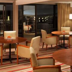 Отель Sheraton Bloomington Блумингтон гостиничный бар