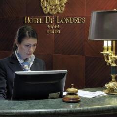 Отель De Londres Италия, Римини - 9 отзывов об отеле, цены и фото номеров - забронировать отель De Londres онлайн спортивное сооружение