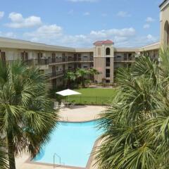 Отель Wyndham Garden Baton Rouge бассейн фото 3