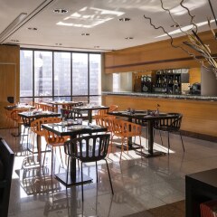 Отель Holiday Inn Madrid - Pirámides гостиничный бар
