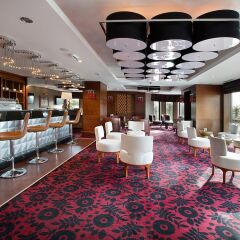 DoubleTree by Hilton Hotel Van гостиничный бар