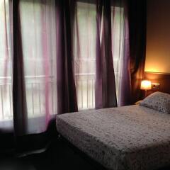 Отель Hostal Q Испания, Барселона - отзывы, цены и фото номеров - забронировать отель Hostal Q онлайн комната для гостей