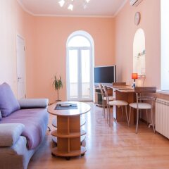 Гостиница Home-Hotel Bolshaya Zhitomirskaya 6-A Украина, Киев - отзывы, цены и фото номеров - забронировать гостиницу Home-Hotel Bolshaya Zhitomirskaya 6-A онлайн комната для гостей фото 2