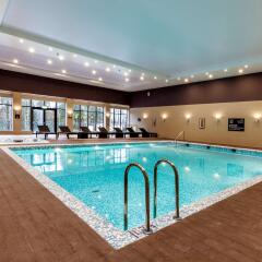 Гостиница Hilton Garden Inn Moscow Новая Рига бассейн