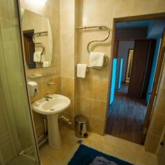 Irtyish Hotel in Ust-Kamenogorsk, Kazakhstan from 99$, photos, reviews - zenhotels.com bathroom photo 2