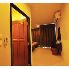 Отель The Bedroom Kata Beach сейф в номере