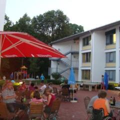 Hi Munich Park Youth Hostel Мюнхен бассейн