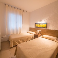 Отель Apartaments AR Isern Испания, Бланес - 3 отзыва об отеле, цены и фото номеров - забронировать отель Apartaments AR Isern онлайн комната для гостей фото 3