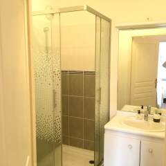 Апартаменты Apartment With 2 Bedrooms in Bagnolet, With Terrace and Wifi ванная
