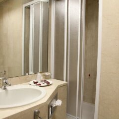 Отель Tiziano Park & Vita Parcour - Gruppo Minihotel Италия, Милан - 7 отзывов об отеле, цены и фото номеров - забронировать отель Tiziano Park & Vita Parcour - Gruppo Minihotel онлайн ванная