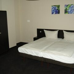 Hotel Saks Berlin сейф в номере