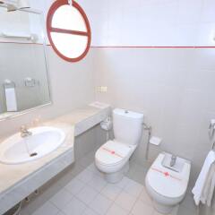 Отель Hostal Residencia Molins Park ванная фото 2